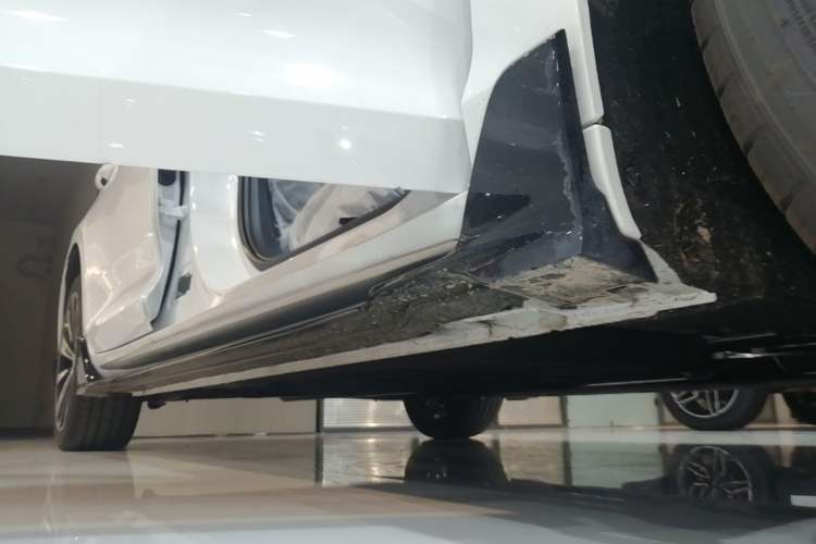 Used Geely Auto Preface 2026 Model Oriental Yao 1.5TD Kunlun Edition Right Side Sill