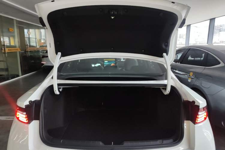 Used Geely Auto Preface 2026 Model Oriental Yao 1.5TD Kunlun Edition Trunk