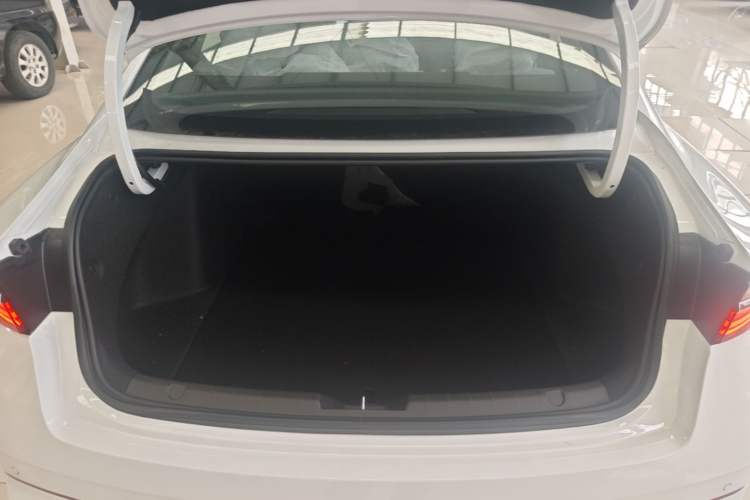 Used Geely Auto Preface 2026 Model Oriental Yao 1.5TD Fuyao Edition Trunk