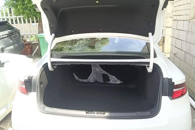 Used Geely Auto Preface 2026 Model Oriental Yao 1.5TD Fuyao Edition Trunk
