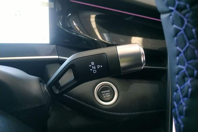 Used Geely Auto Preface L 2024 Zhiqing 1.5TD Galaxy Edition Gear Lever