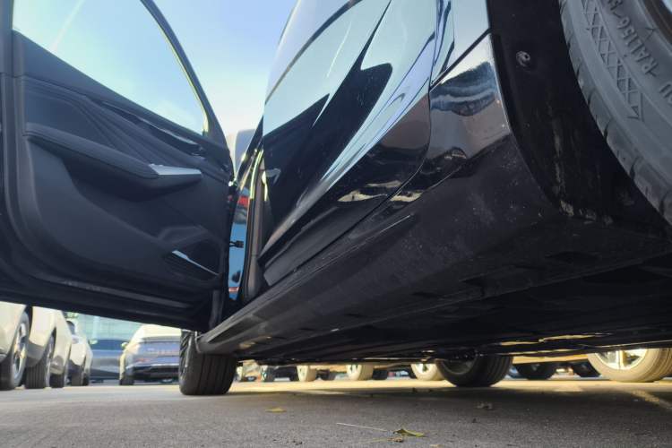 Used Geely Auto Preface L 2024 Zhiqing 1.5TD Galaxy Edition Left Side Sill