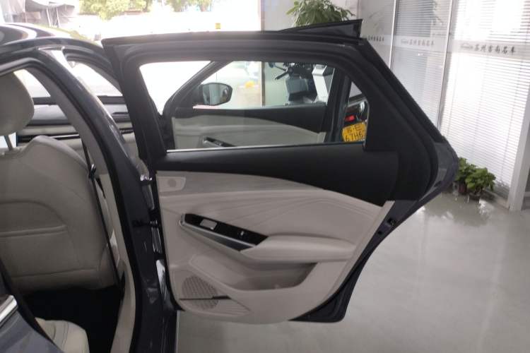 Used Geely Auto Preface L 2024 Zhiqing 1.5TD Tiangong Edition Right Rear Door Interior