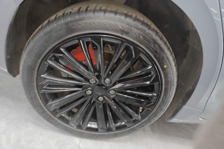 Used Geely Auto Preface L 2024 Zhiqing 1.5TD Tiangong Edition Right Rear Wheel Hub