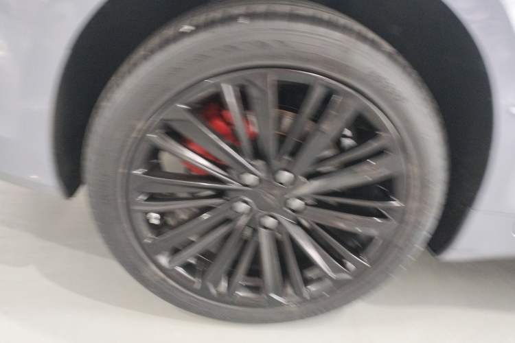 Used Geely Auto Preface L 2024 Zhiqing 1.5TD Tiangong Edition Right Rear Wheel Hub