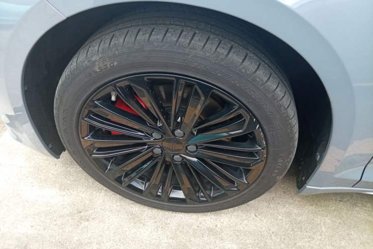 Used Geely Auto Preface L 2024 Zhiqing 1.5TD Tiangong Edition Left Front Wheel Hub