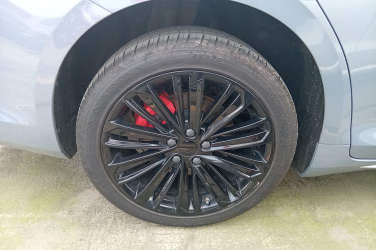 Used Geely Auto Preface L 2024 Zhiqing 1.5TD Tiangong Edition Right Rear Wheel Hub