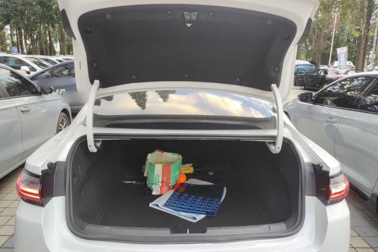Used Geely Auto Preface L 2024 Zhiqing 1.5TD Galaxy Edition Trunk