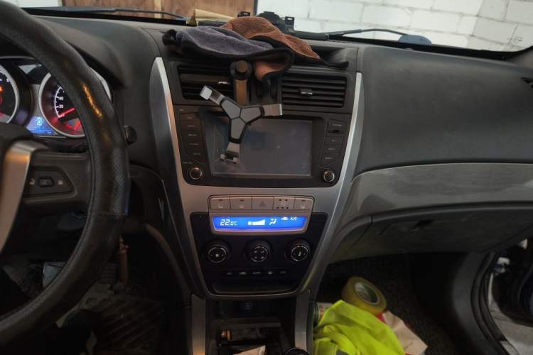 Used Geely Auto SX7 2013 1.8L Manual Luxury Model Audio And AC Panel