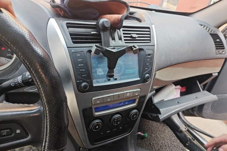 Used Geely Auto SX7 2013 1.8L Manual Luxury Model Audio And AC Panel