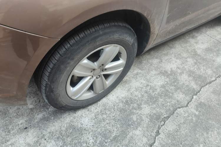Used Geely Auto SX7 2013 2.0L Manual Elite Edition Left Front Wheel Hub