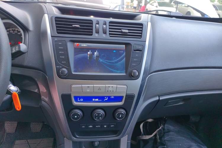 Used Geely Auto SX7 2013 2.0L Manual Elite Edition Audio And AC Panel