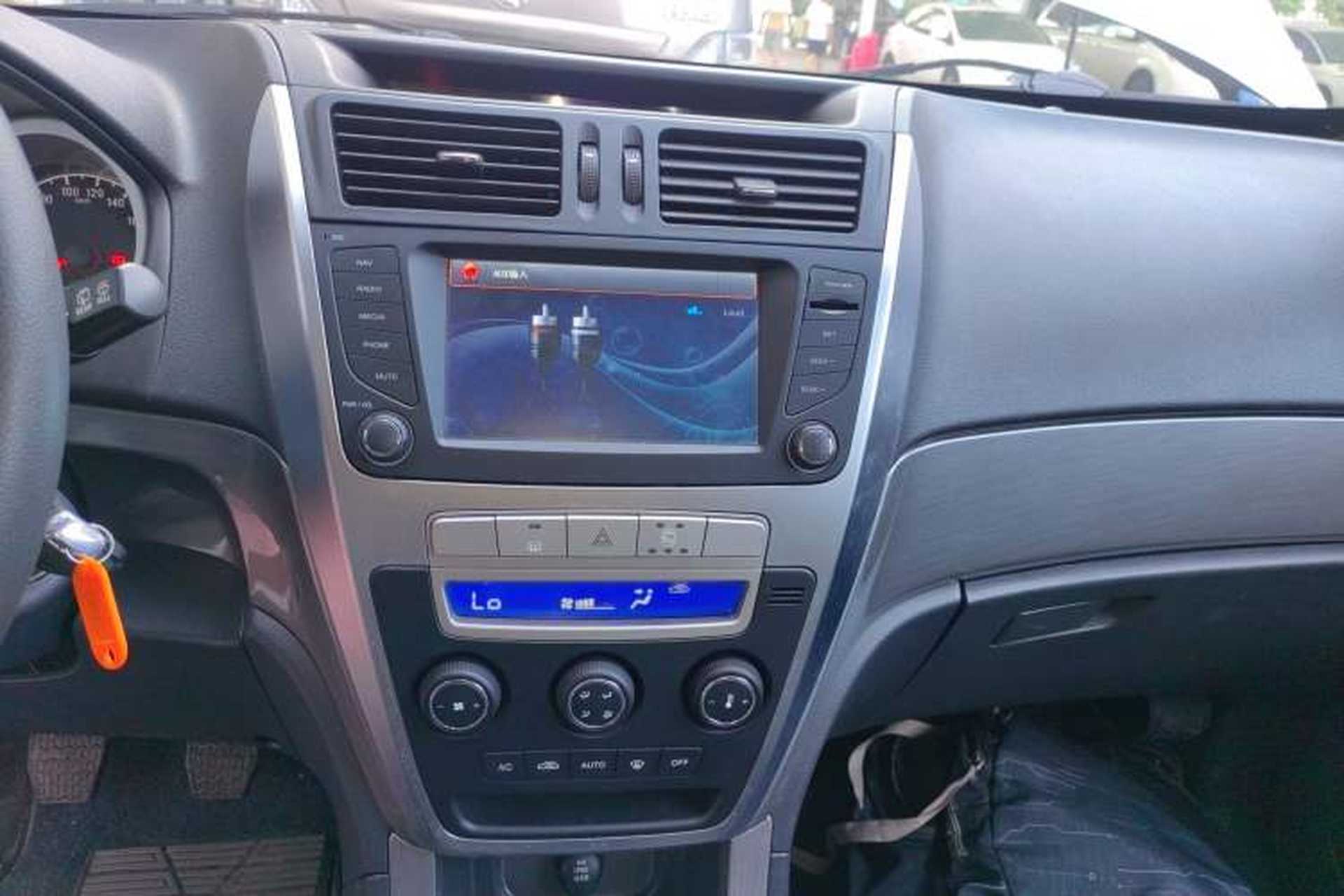Used Geely Auto SX7 2013 2.0L Manual Elite Edition Audio And AC Panel