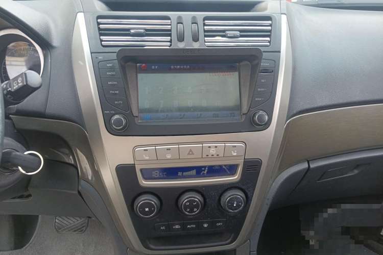 Used Geely Auto SX7 2013 2.0L Automatic Prestige Edition Audio And AC Panel