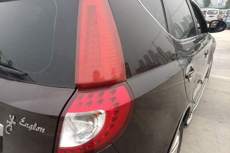 Used Geely Auto SX7 2013 2.0L Automatic Prestige Edition Right Rear Taillight