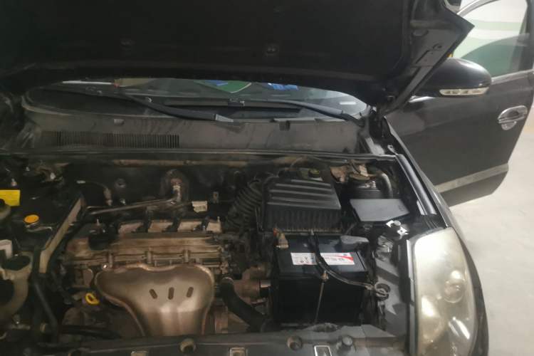 Used Geely Auto SX7 2013 2.0L Automatic Prestige Edition Engine Bay Left
