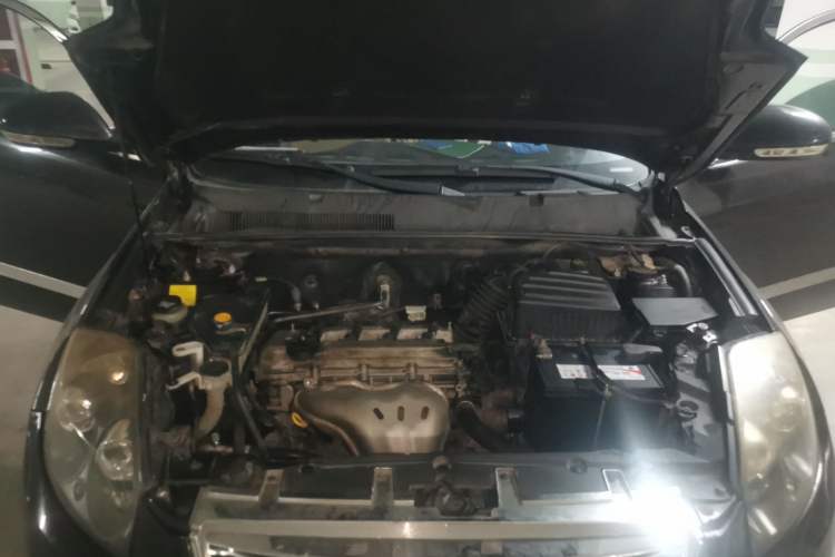 Used Geely Auto SX7 2013 2.0L Automatic Prestige Edition Engine Bay
