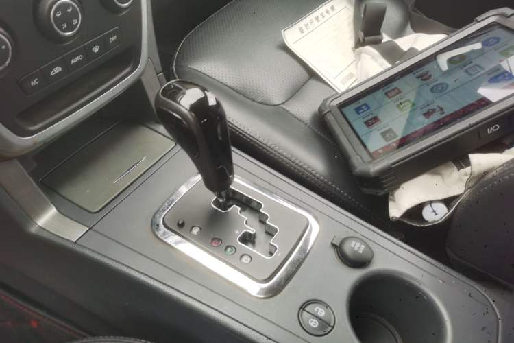 Used Geely Auto SX7 2013 2.0L Automatic Prestige Edition Gear Lever