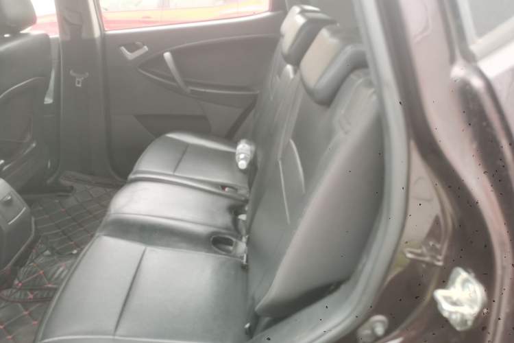 Used Geely Auto SX7 2013 2.0L Automatic Prestige Edition Interior 4