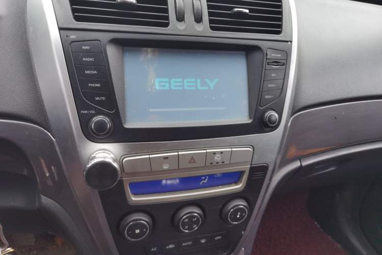 Used Geely Auto SX7 2013 2.0L Manual Elite Edition Audio And AC Panel