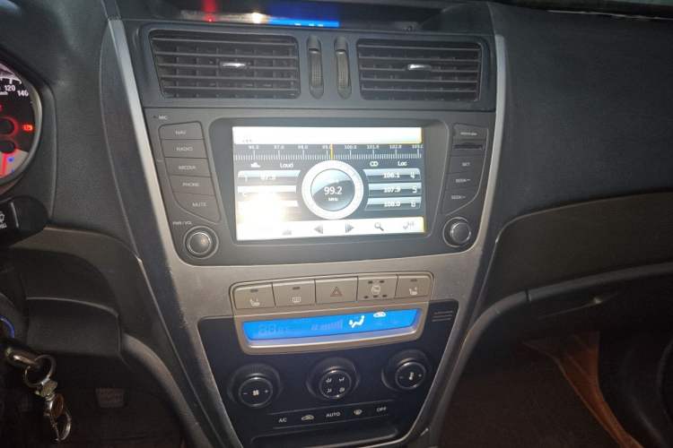 Used Geely Auto SX7 2013 1.8L Manual Luxury Model Audio And AC Panel