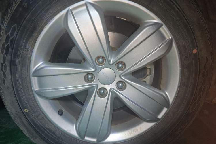 Used Geely Auto SX7 2013 1.8L Manual Luxury Model Right Front Wheel Hub