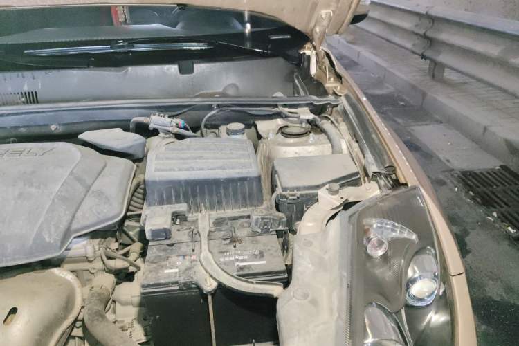 Used Geely Auto SX7 2014 2.0L Automatic Prestige Edition Engine Bay Left
