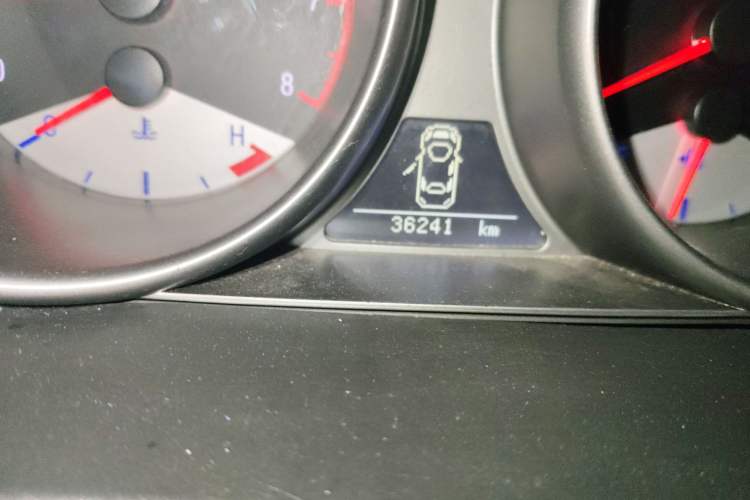 Used Geely Auto SX7 2014 2.0L Automatic Prestige Edition Odometer Close Up