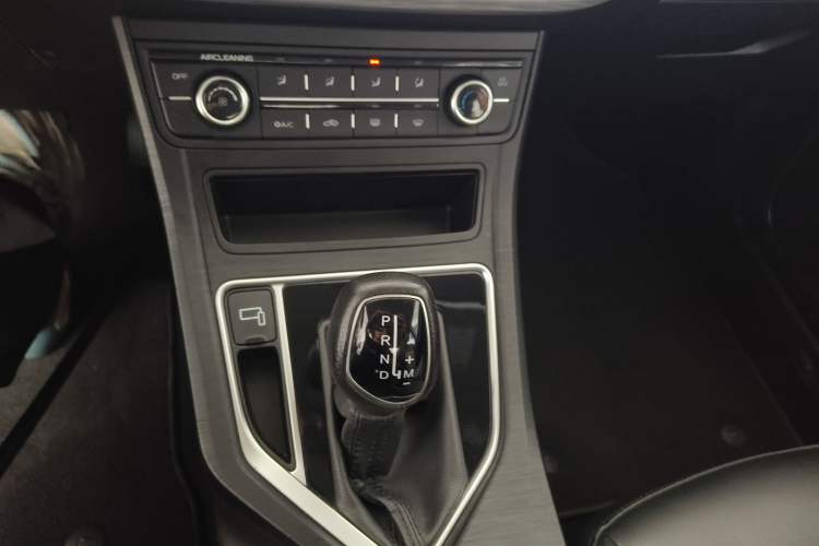 Used Geely Auto Vision 2020 Revised Version 1.5L CVT Asian Games Edition Gear Lever
