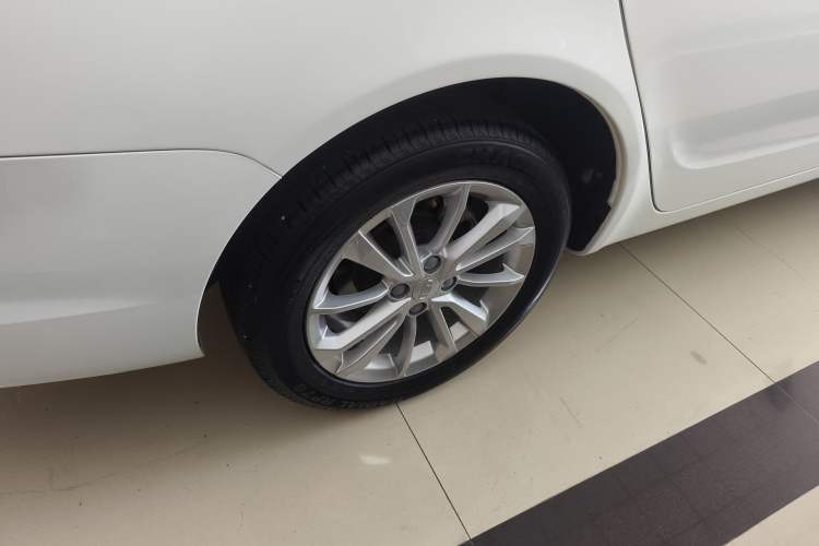 Used Geely Auto Vision 2020 Revised Version 1.5L CVT Asian Games Edition Right Rear Wheel Hub