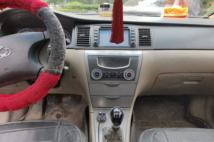 Used Geely Auto Vision 2011 1.5L Sunroof Version Audio And AC Panel