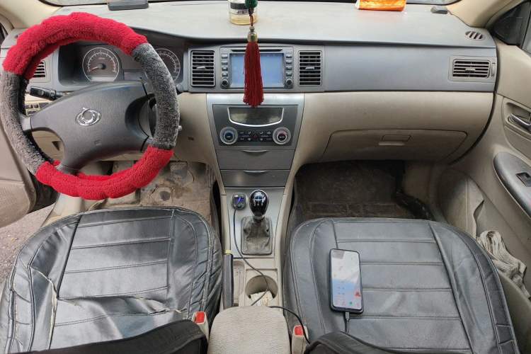 Used Geely Auto Vision 2011 1.5L Sunroof Version Center Console