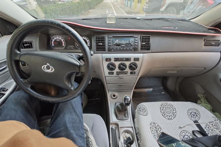 Used Geely Auto Vision 2012 1.5L CVVT Comfort Edition Center Console