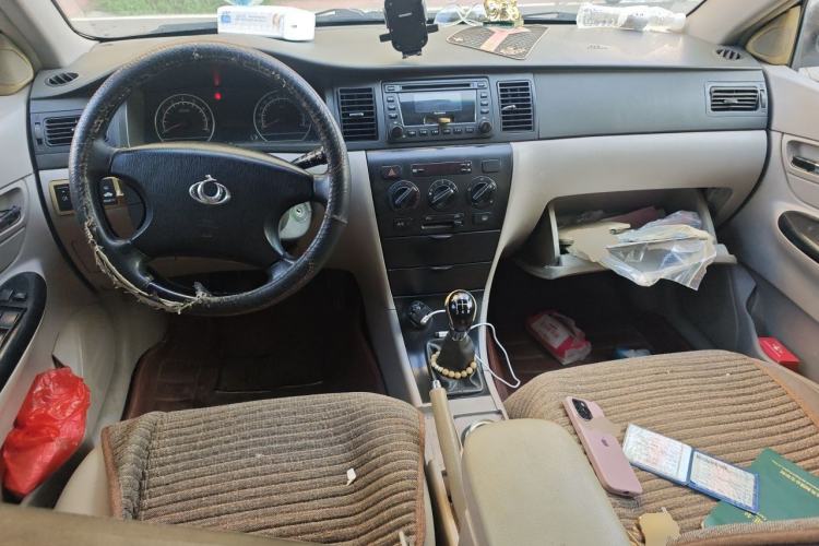 Used Geely Auto Vision 2013 1.5L Manual Comfort Model Center Console
