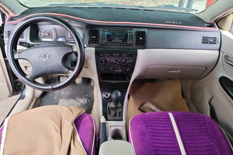 Used Geely Auto Vision 2013 1.5L Manual Comfort Model Center Console