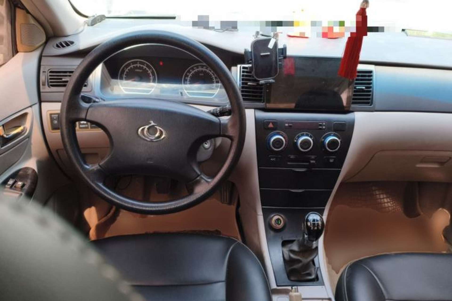 Used Geely Auto Vision 2013 1.5L Manual Comfort Model Center Console