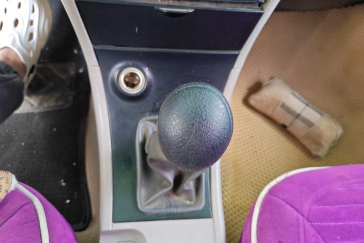 Used Geely Auto Vision 2013 1.5L Manual Comfort Model Gear Lever