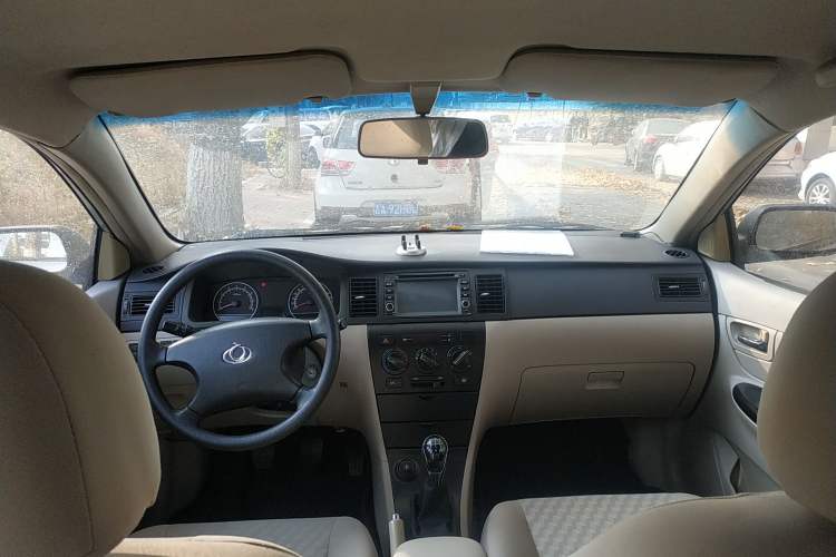 Used Geely Auto Vision 2013 1.5L Manual Comfort Model Center Console