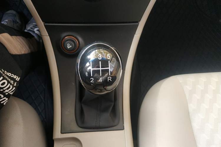 Used Geely Auto Vision 2013 1.5L Manual Comfort Model Gear Lever