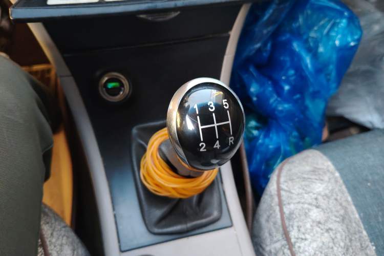 Used Geely Auto Vision 2013 1.5L Manual Comfort Model Gear Lever