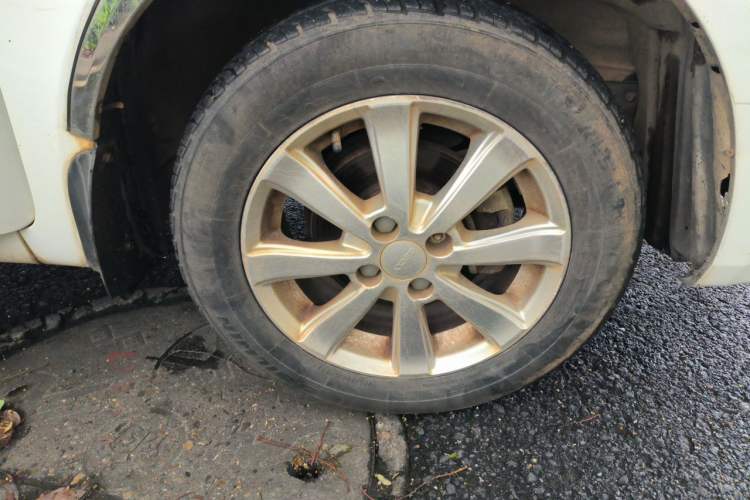 Used Geely Auto Vision 2013 1.5L Manual Comfort Model Right Front Wheel Hub