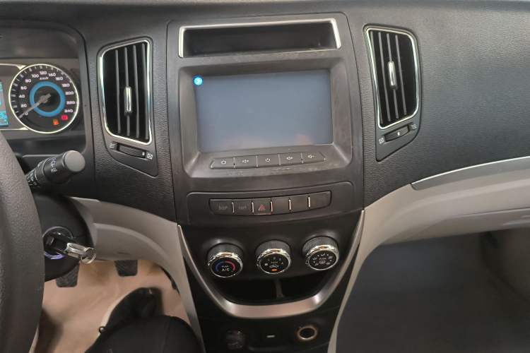 Used Geely Auto Vision 2015 1.5L Manual Happiness Edition Audio And AC Panel
