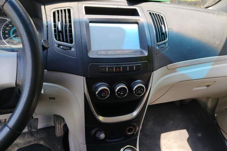 Used Geely Auto Vision 2015 1.5L Manual Elite Model Audio And AC Panel