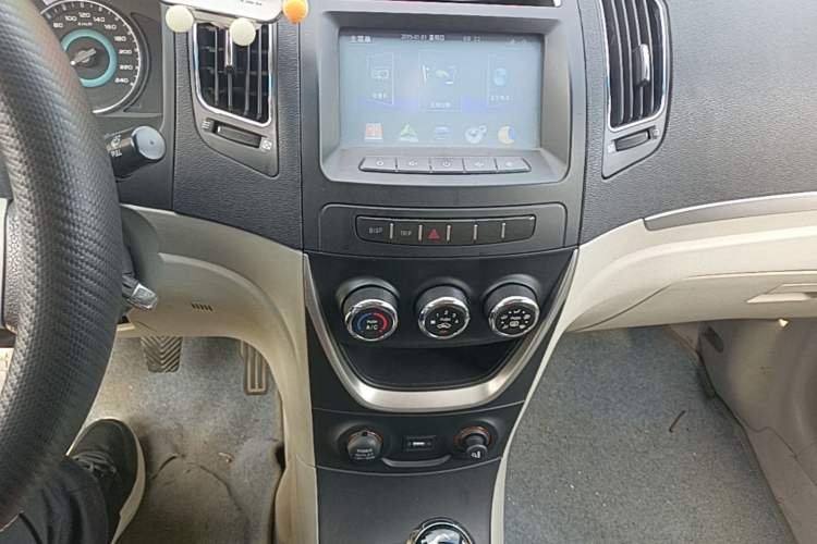 Used Geely Auto Vision 2015 1.5L Manual Elite Model Audio And AC Panel