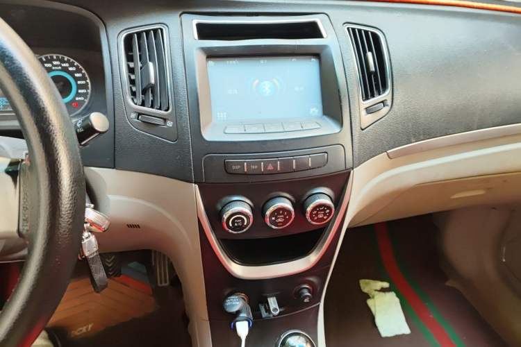 Used Geely Auto Vision 2015 1.5L Manual Elite Model Audio And AC Panel