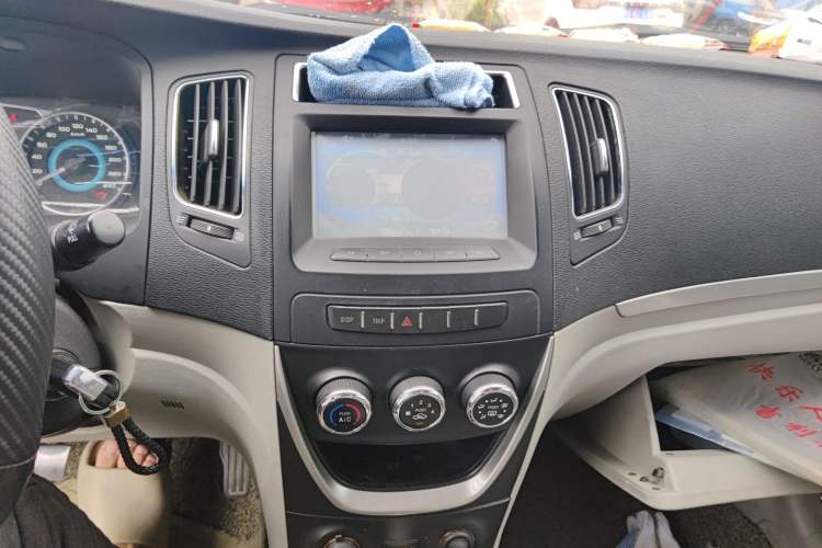 Used Geely Auto Vision 2015 1.5L Manual Elite Model Audio And AC Panel