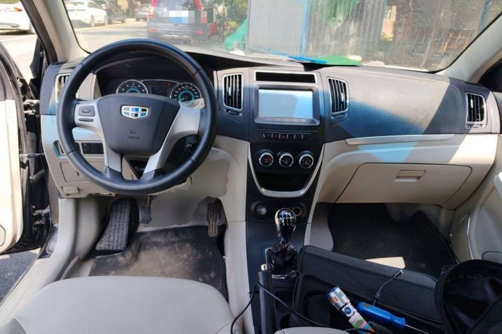 Used Geely Auto Vision 2015 1.5L Manual Elite Model Center Console
