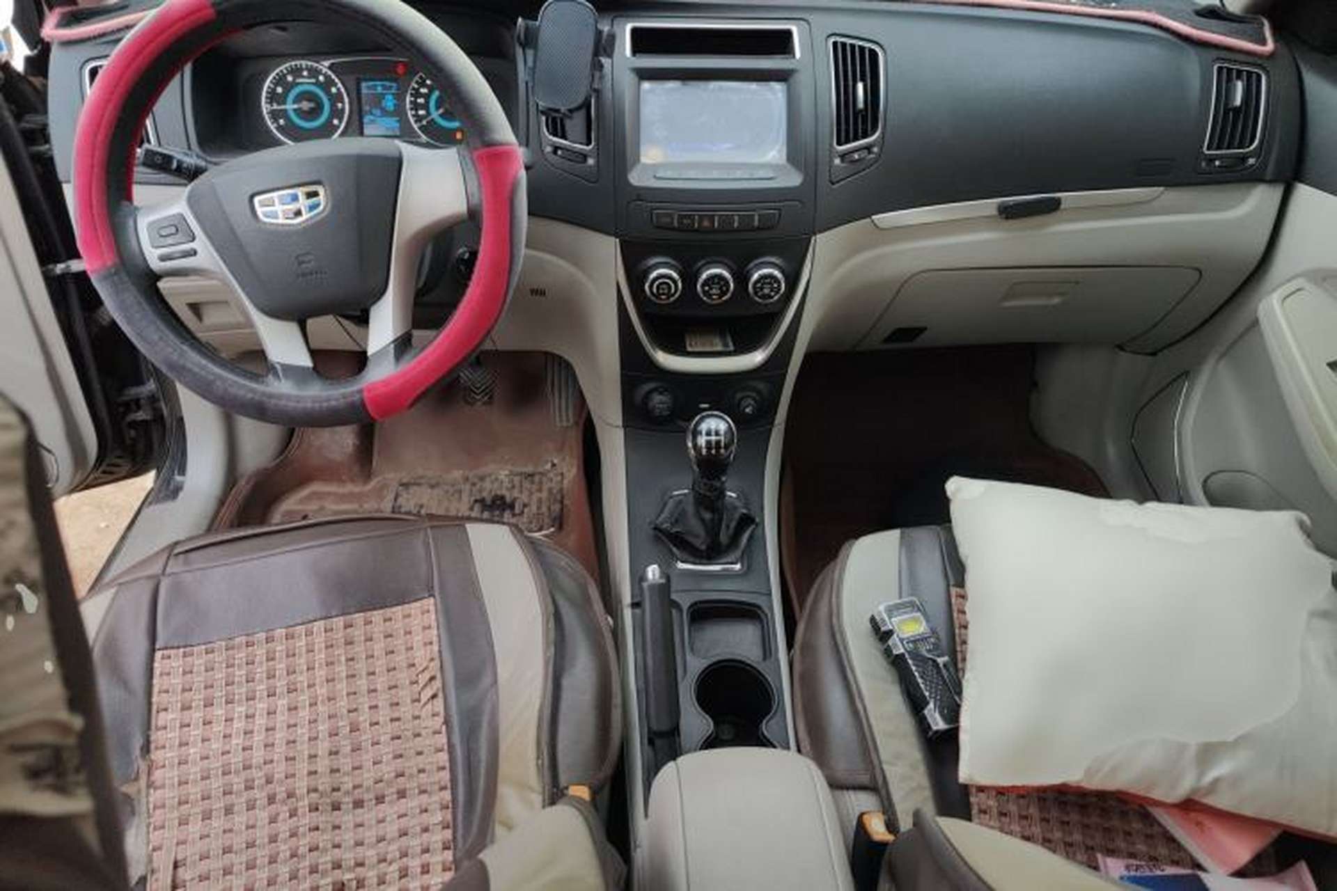 Used Geely Auto Vision 2015 1.5L Manual Elite Model Center Console