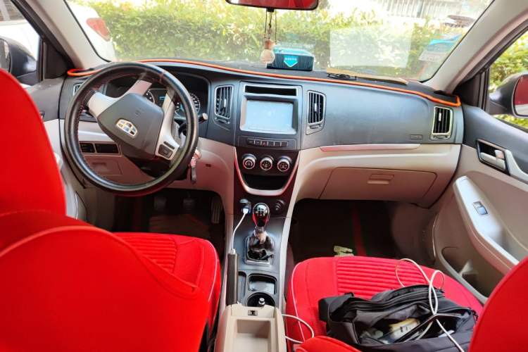 Used Geely Auto Vision 2015 1.5L Manual Elite Model Center Console