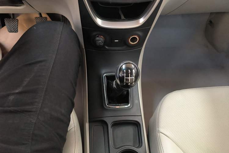 Used Geely Auto Vision 2015 1.5L Manual Happiness Edition Gear Lever